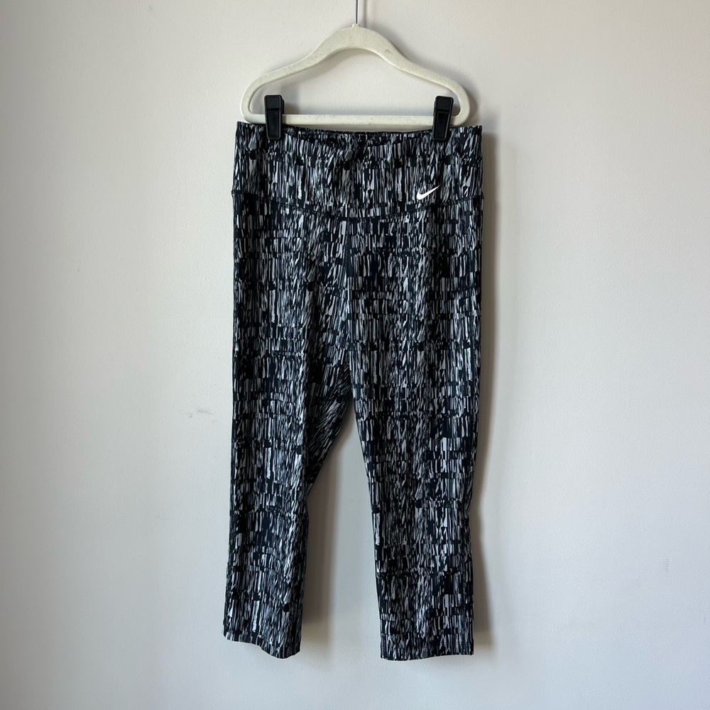 Nike Patterned Capri Leggings